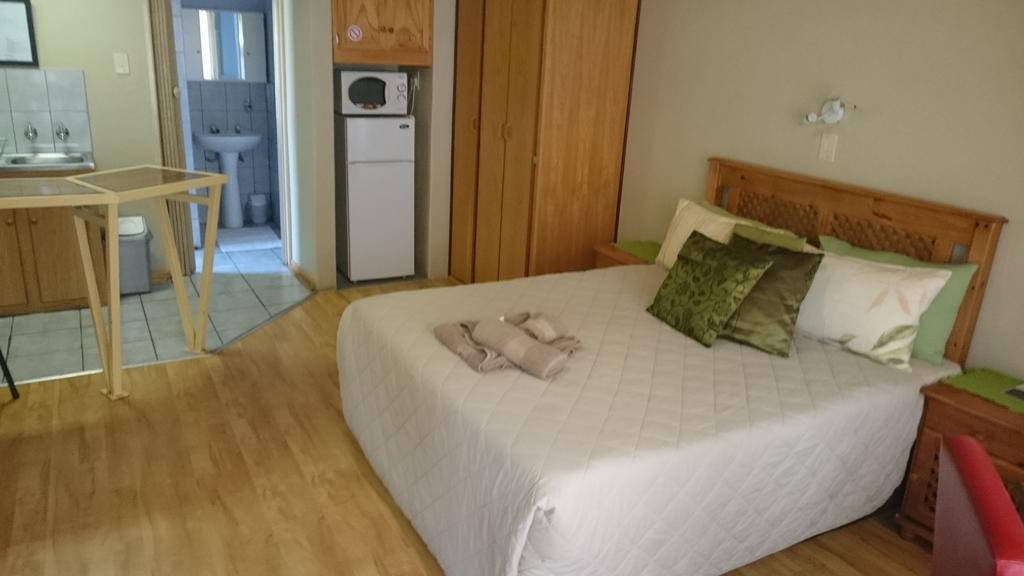Ladybrand Guest House Екстер'єр фото