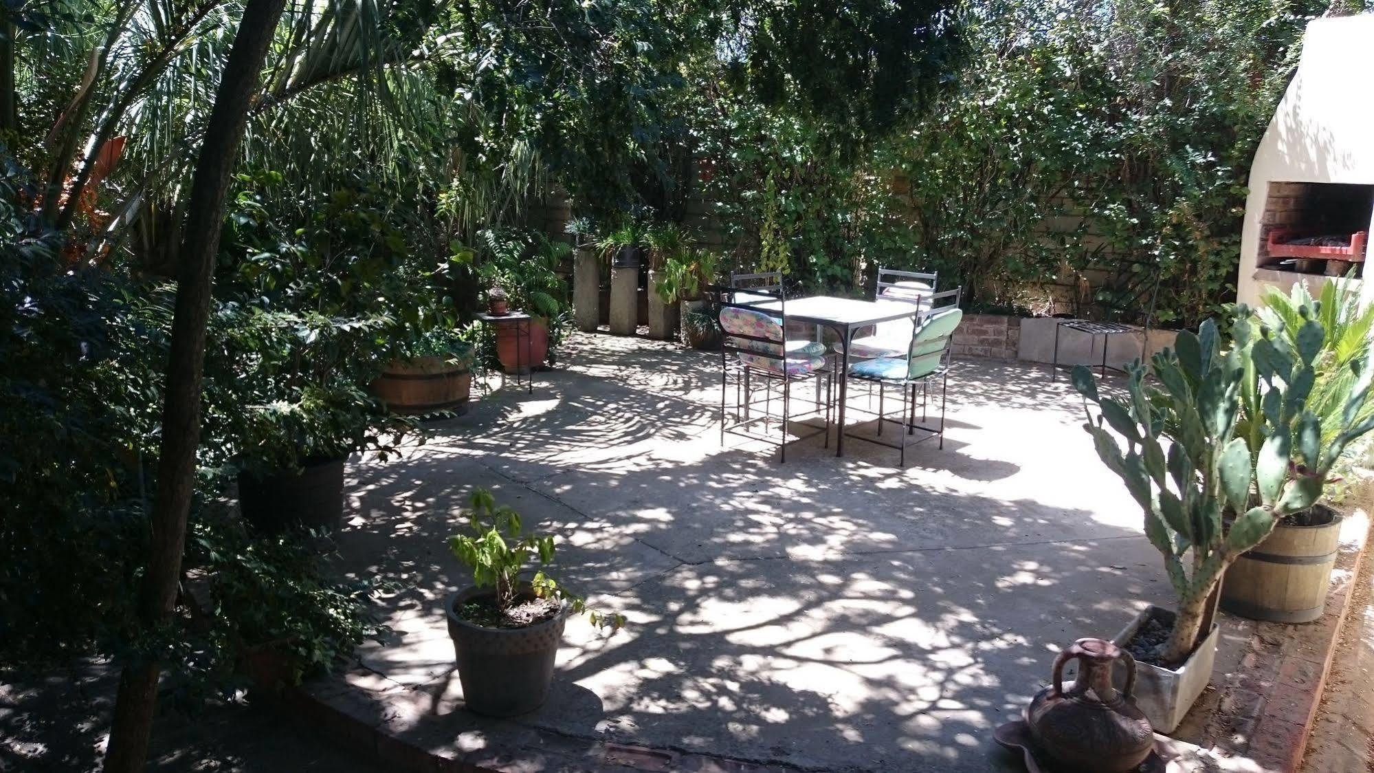 Ladybrand Guest House Екстер'єр фото