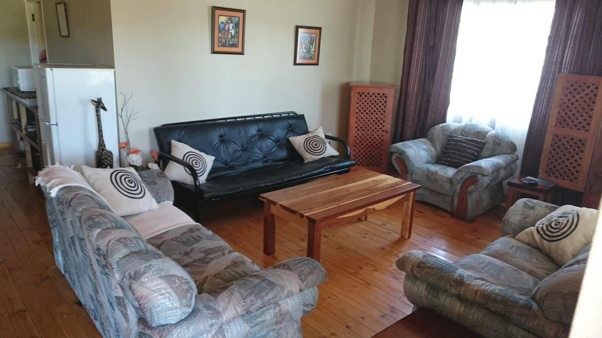 Ladybrand Guest House Екстер'єр фото