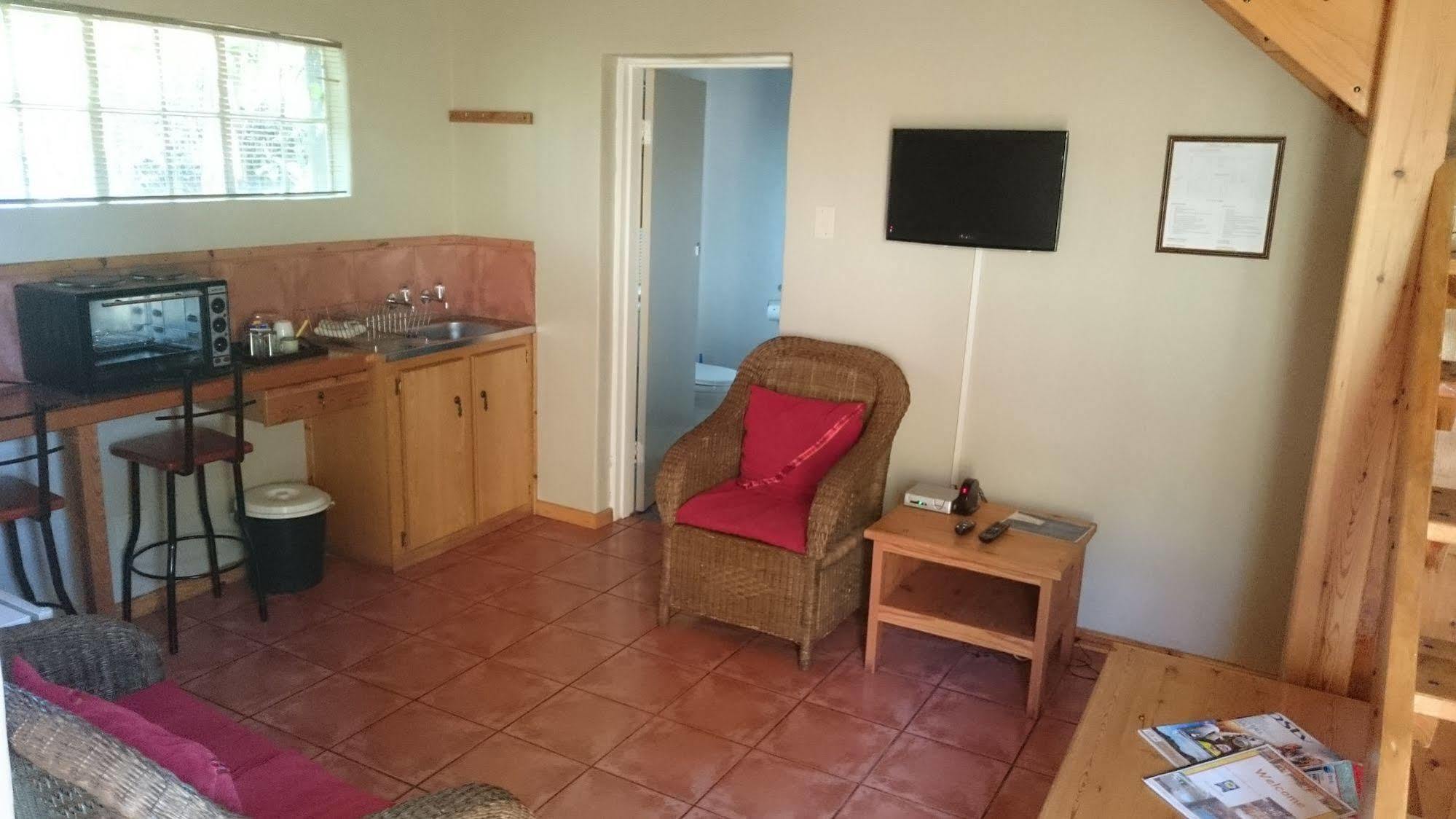 Ladybrand Guest House Екстер'єр фото